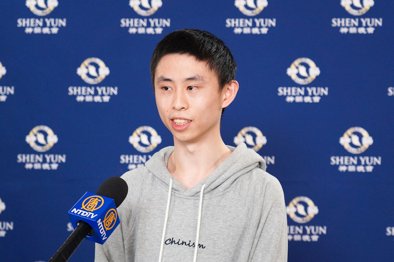 '图3:二零二三年一月十九日下午,来自中国大陆的毛先生观看了神韵世界艺术团在日本川口综合文化中心 Lilia(Kawaguchi Comprehensive Cultural Center Lilia)的第三场演出。(大纪元)'