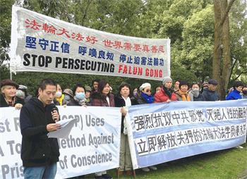 '图:二零二二年八月十五日,法轮功学员熊琦在新闻发布会上发言,揭露了酷刑迫害详情,要求中共无条件释放妻子姜永芹。'