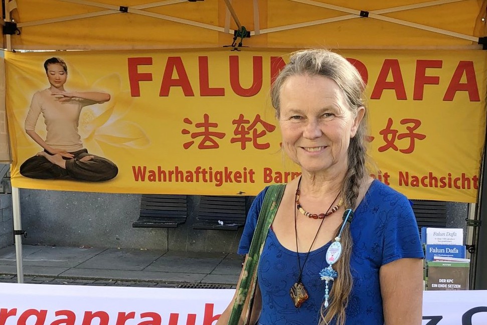 图8:费尔登特雷格女士(Petra Feldenträger)表示很喜欢法轮功。