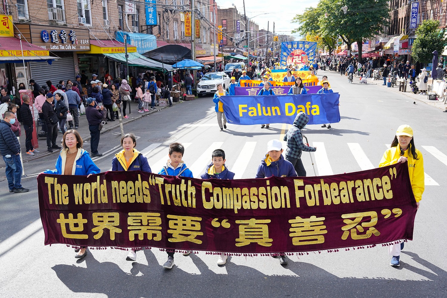 图1~11:二零二三年十月十五日,千名中西族裔法轮功学员,在纽约的第三大华人小区—布鲁克林八大道举行大游行,呼吁停止迫害法轮功,声援4.2亿中国人退出中共党团队组织。