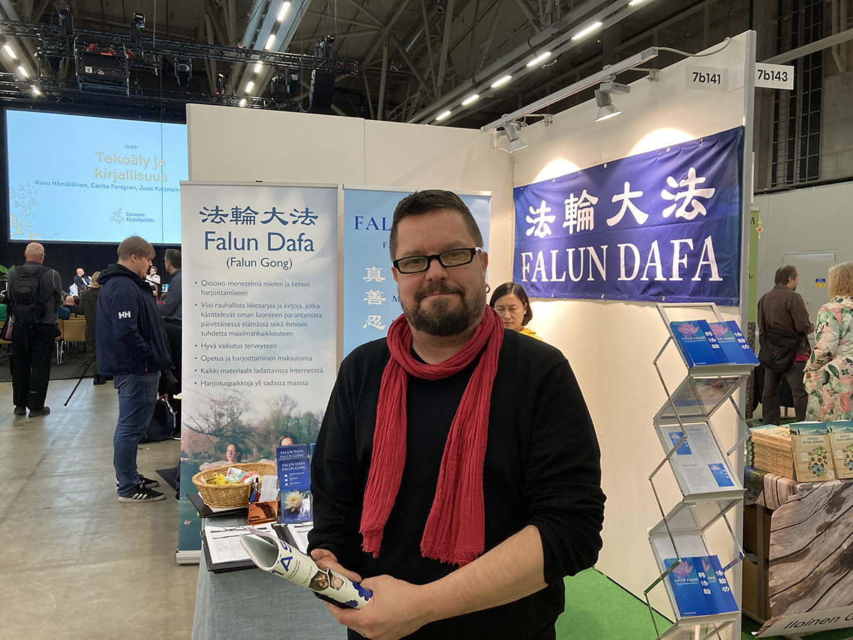 图3:老师维萨·索伊凯利:谈到宗教自由时,我会以法轮大法为例。