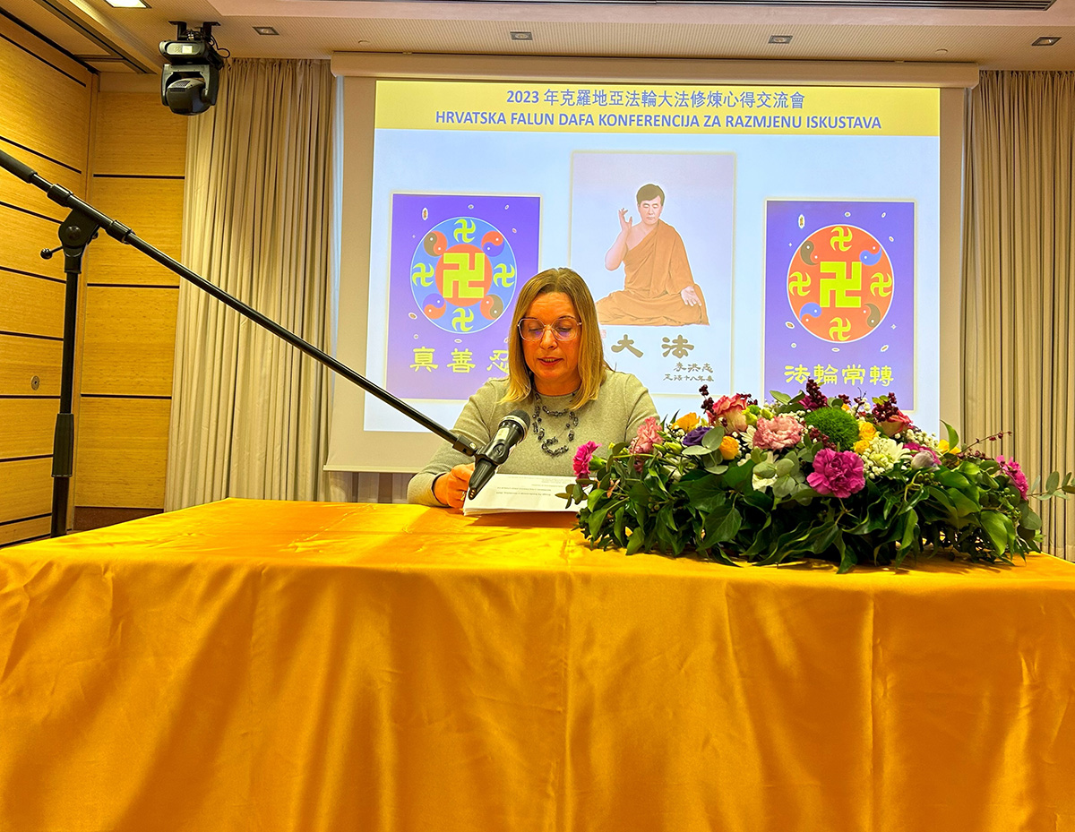 图2:丽莉娜(Ljiljana)在法会上交流修炼心得