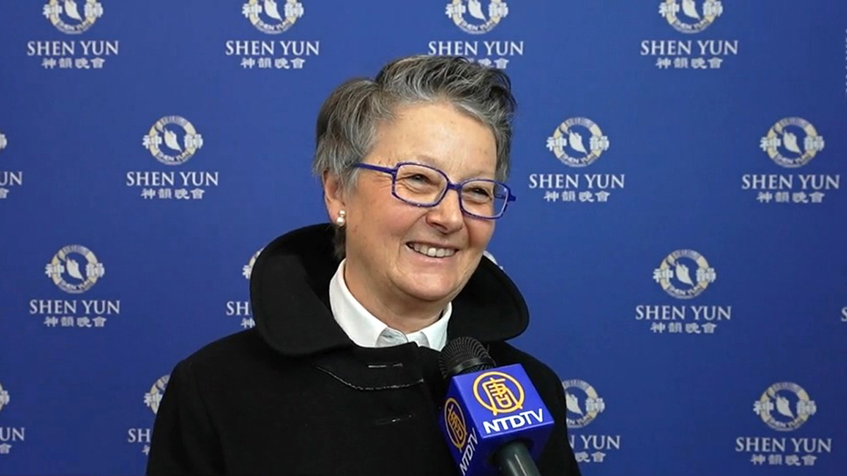 图13:二月八日下午,律师玛丽‧克里斯汀‧博宁(Marie-Christine Bonnin),观看了神韵环球艺术团在法国里昂的第六场演出。(新唐人电视台)