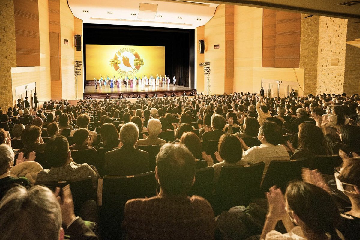 图3:二零二三年一月十四日神韵在日本历史文化古都鎌仓进行了两场演出,票房火爆,一票难求。(大纪元)