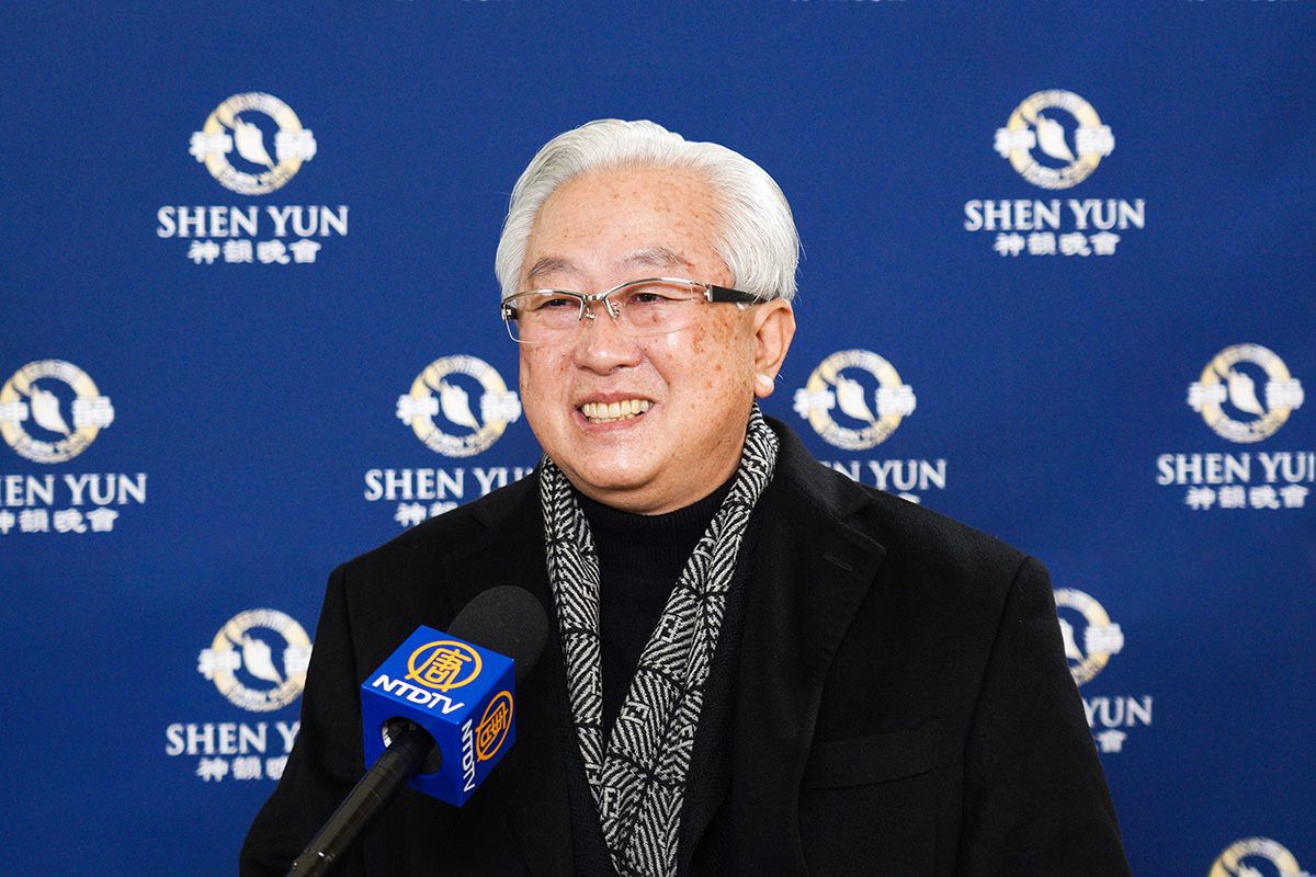 图12:涂料制造公司社长冈本茂(Okamoto Shigeru),于二零二三年一月二十九日下午观看了神韵世界艺术团在日本名古屋爱知县艺术剧场的演出。(大纪元)