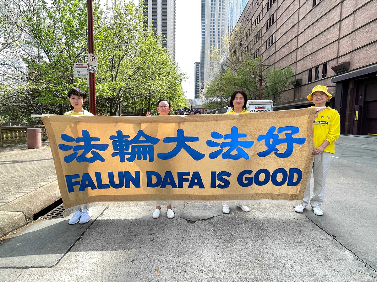 图1~2:部份德州地区法轮功学员以横幅和花车的形式,参加了休斯顿第六十二届圣派崔克日游行