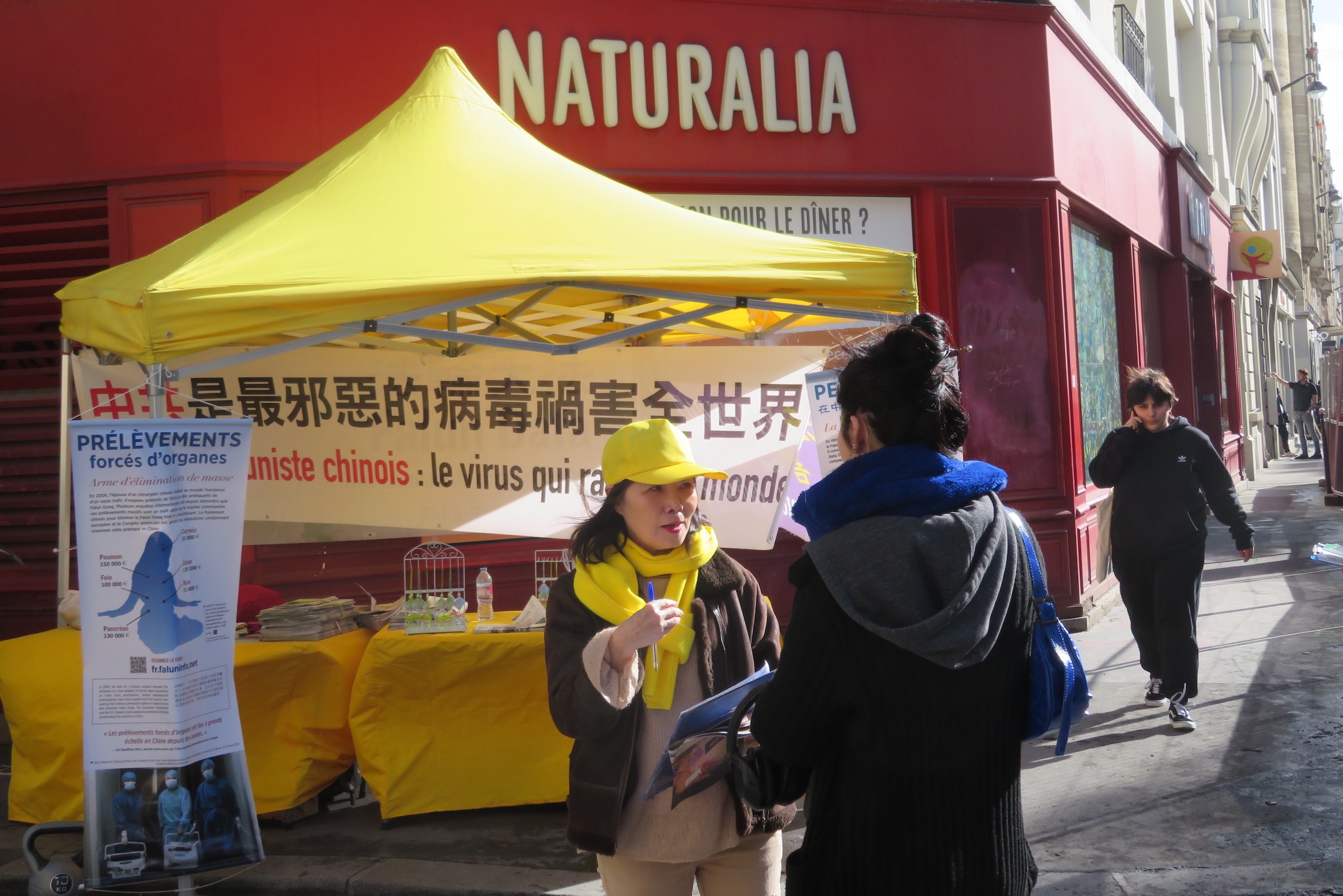 图3~8:人们了解真相后,签名支持法轮功反迫害。