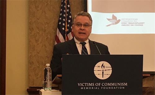 ' 图4:二零二零年三月十日,美国新泽西州共和党籍众议员克里斯・史密斯(Chris Smith)在会上谴责中共从法轮功学员等良心犯身上活摘器官。'