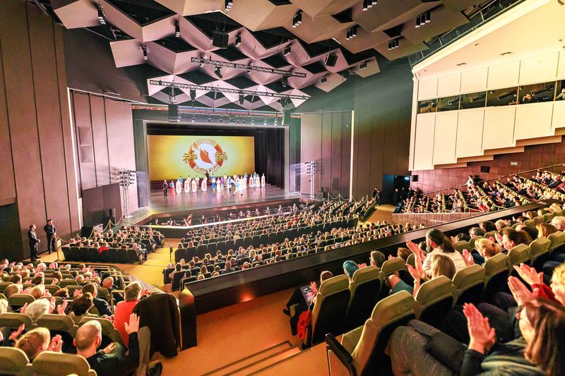 '图1:二零二三年二月二十七日和二十八日,美国神韵环球艺术团莅临波兰,在比得哥什新剧院(Opera