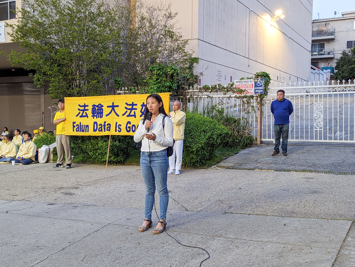 图9:前大陆律师曾女士到现场声援。