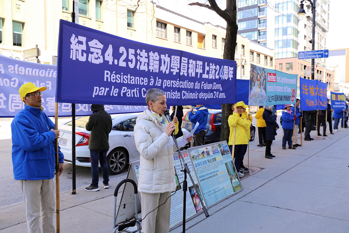 图3:四月二十五日,蒙特利尔部份法轮功学员在中领馆前纪念4.25和平上访24周年,并要求中共停止迫害。图为法轮功学员代表发言。
