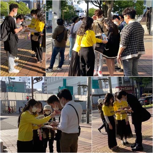图6~8:过往民众签名支持法轮功反迫害,很多年轻人驻足了解了真相并签名
