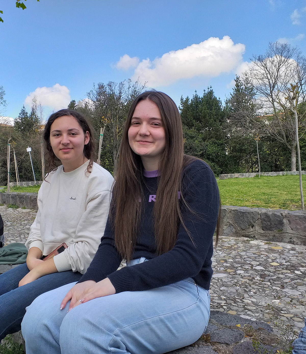 图7:二年级学生卢多维察(Ludovica,左)和洛雷娜(Lorena,右)