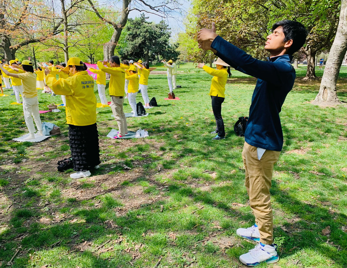 图7:来自美国密苏里州圣路易斯市普拉纳福(Pranav)加入队伍里学炼功。
