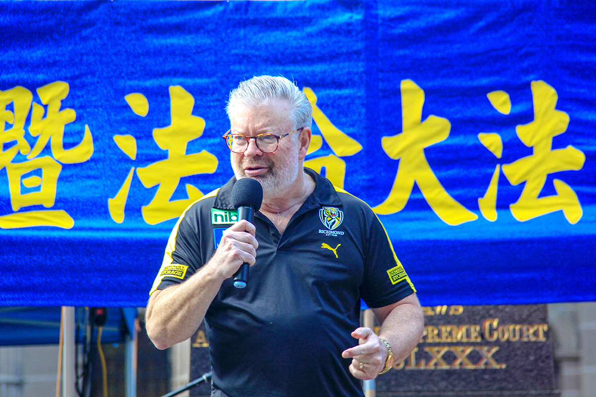 图18:前州议员、澳洲民主工党前议会领袖菲恩(Bernie Finn)先生致辞。