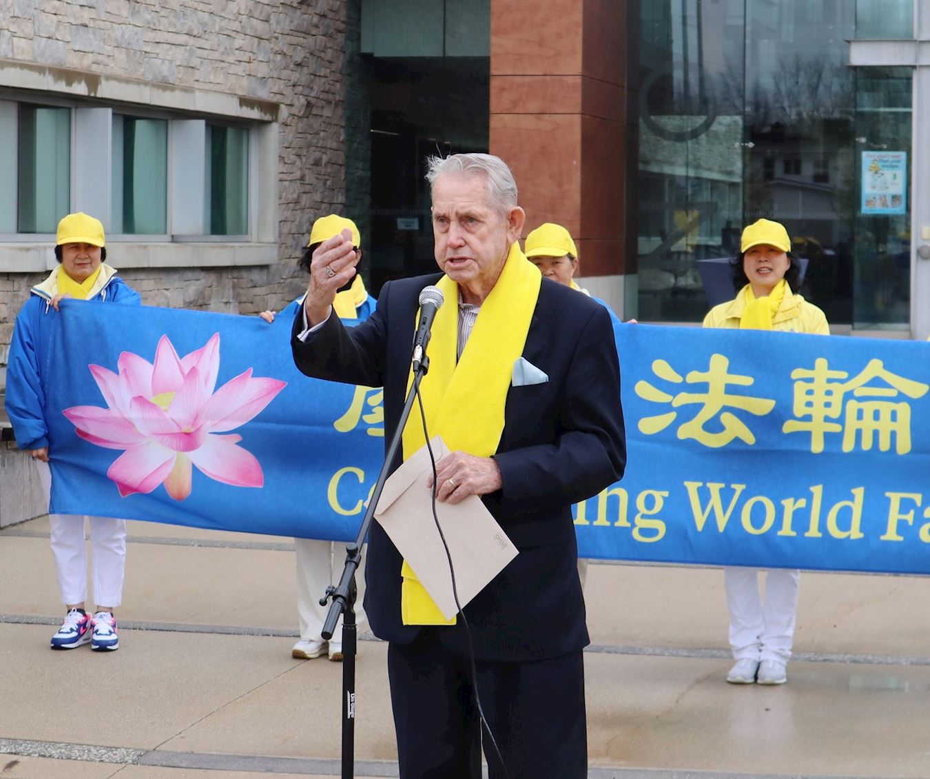'图8:今年八十五岁的米尔顿市长戈登‧克兰茨