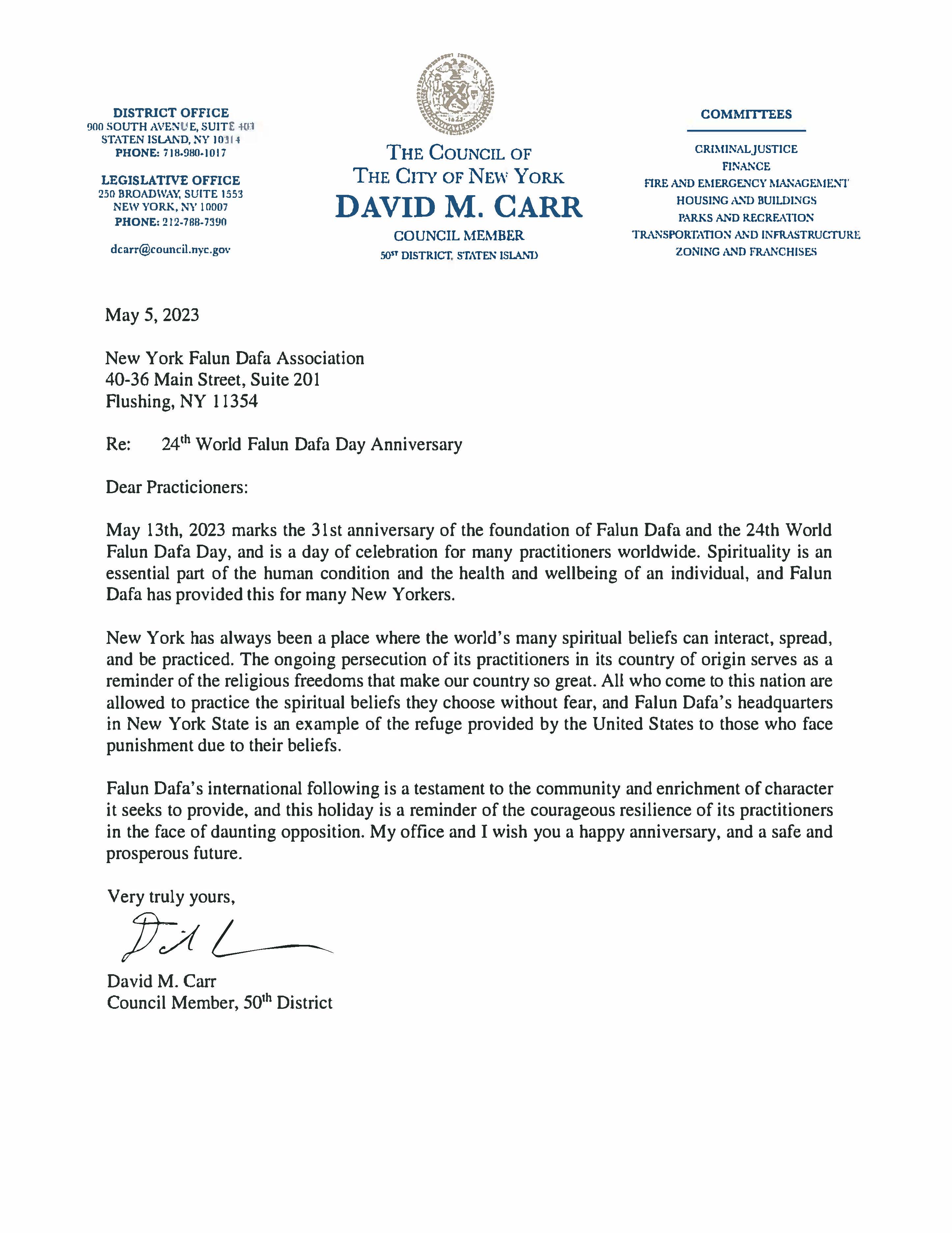 图4:纽约市第五十选区市议员大卫·卡尔(David Carr)颁发贺信庆祝第二十四届世界法轮大法日,并明确精神信仰是人类状况和个人健康与福祉的重要组成部份,法轮大法为许多纽约人提供了这一点。
