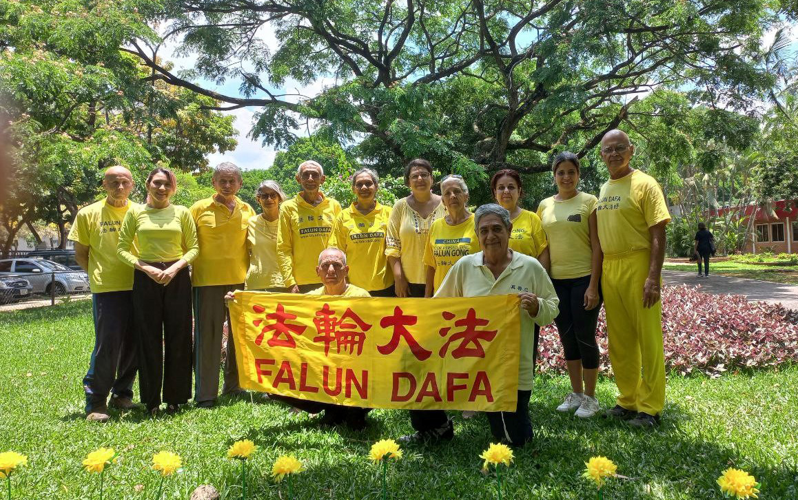图2:委内瑞拉法轮功学员庆祝法轮大法弘传三十一周年暨李洪志师父华诞。