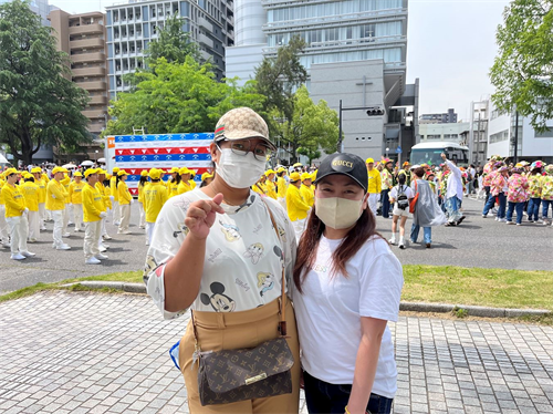 '图9:克里斯汀·乔伊(左)和茉莉·德·莱昂(右)两位女士都喜欢法轮功'