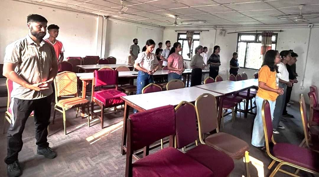 图5:学生们学炼功法。