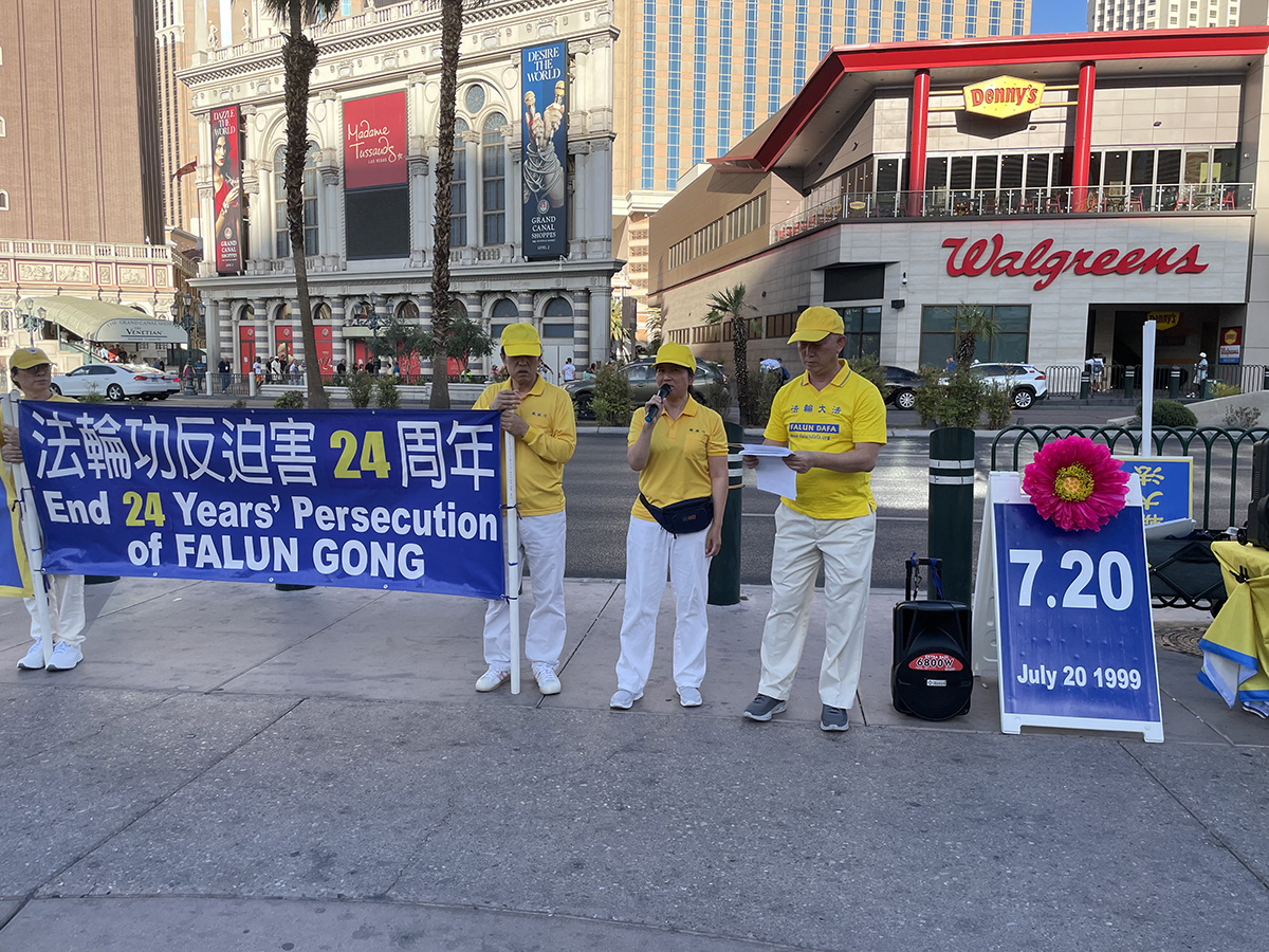图12:学员代表在集会上发言