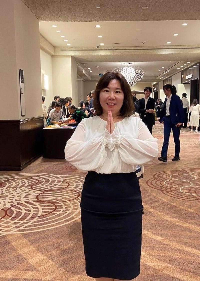 '图6:大法弟子悠悠(Yoyo)在法会会场'