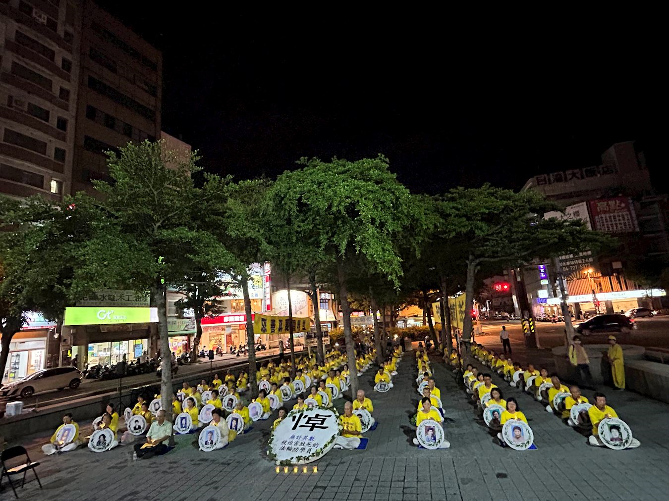'图3:七月十六日下午,彰化及南投的学员汇聚在彰化火车站前广场,举办反迫害集会。'