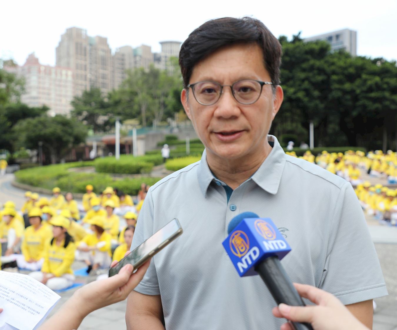 '图7:台湾立委张廖万坚到台中市文心森林公园集会现场声援法轮功反迫害。'