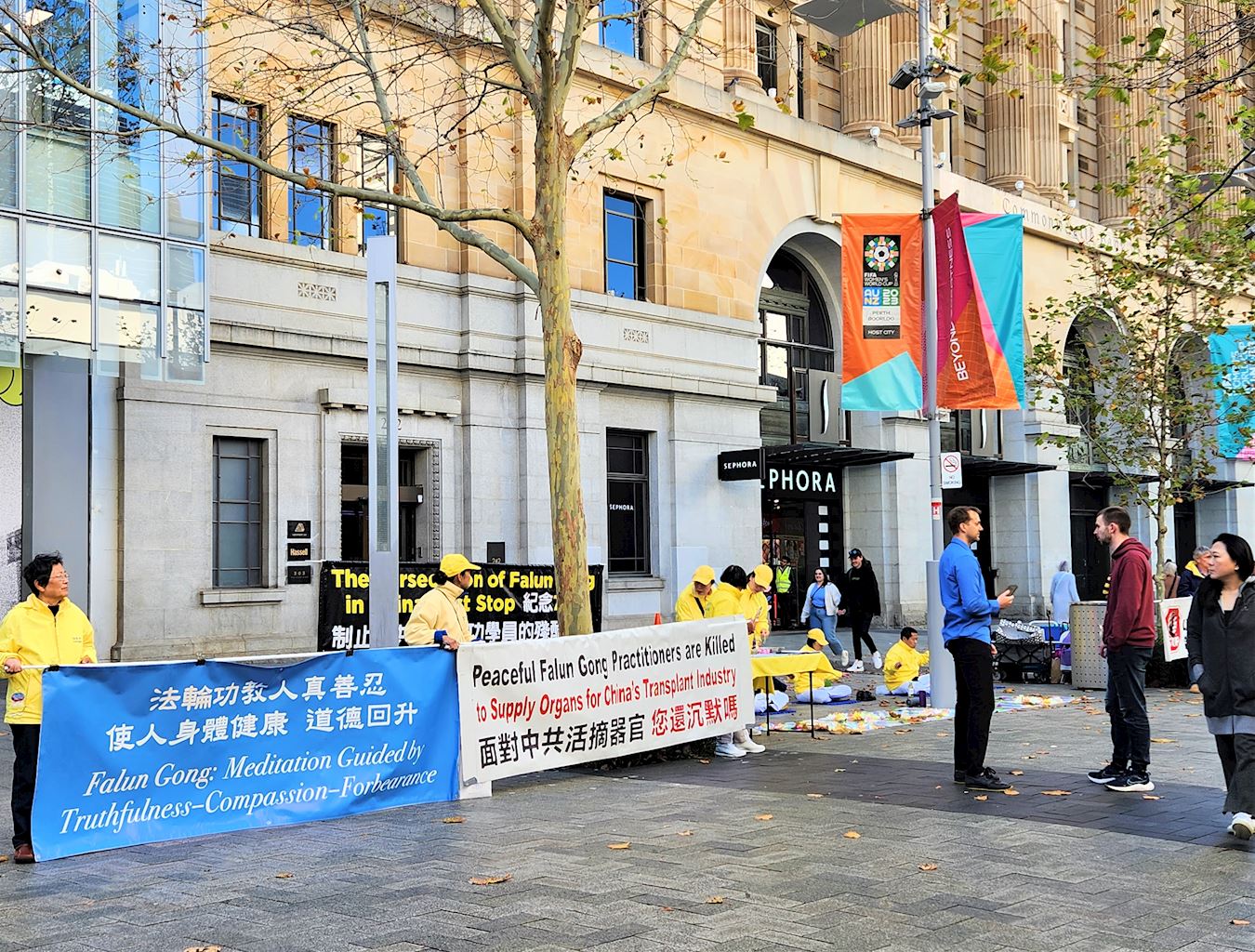 '图3:二零二三年七月十六日,西澳法轮功学员在市中心默里街购物中心步行街(Murray