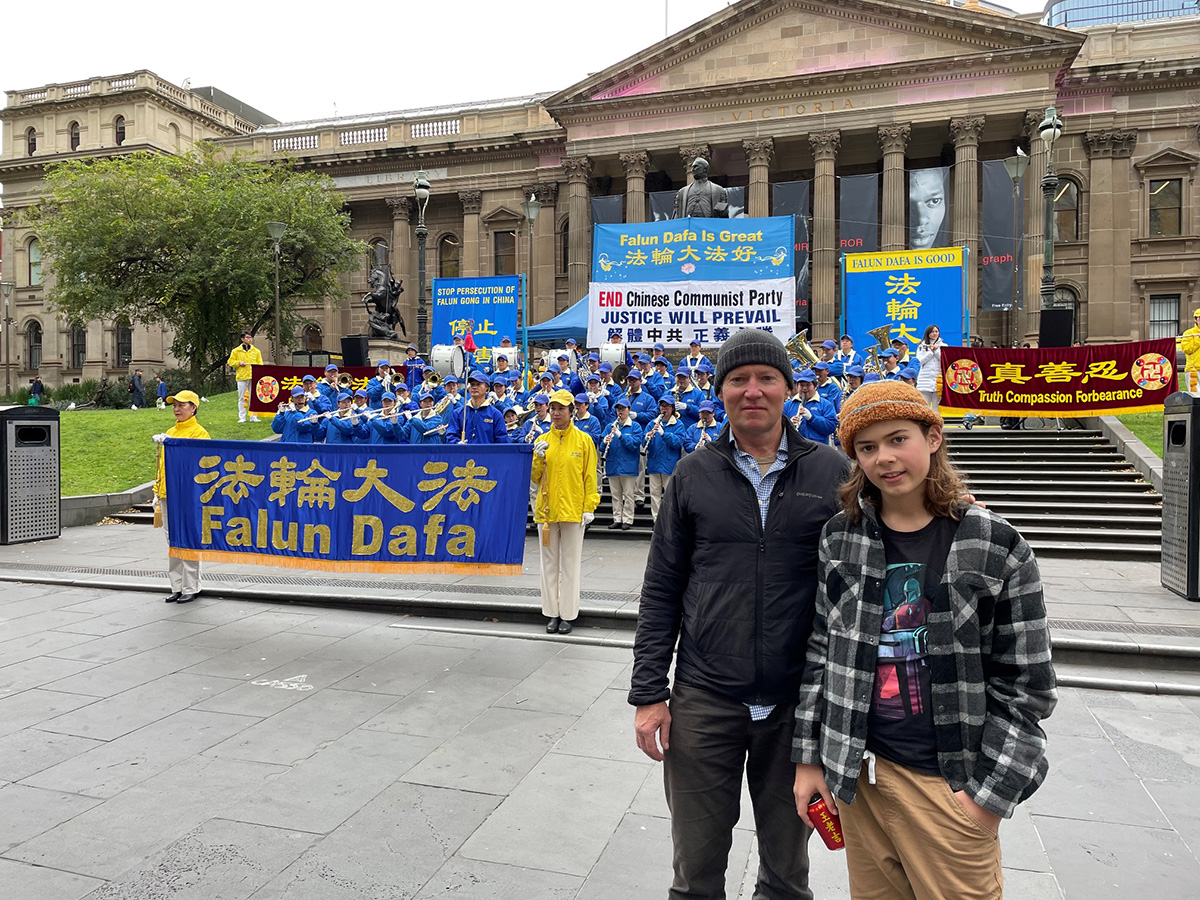 图15:维州农场主威廉・欧文(William Irwin,左)和儿子汤姆(Tom)。