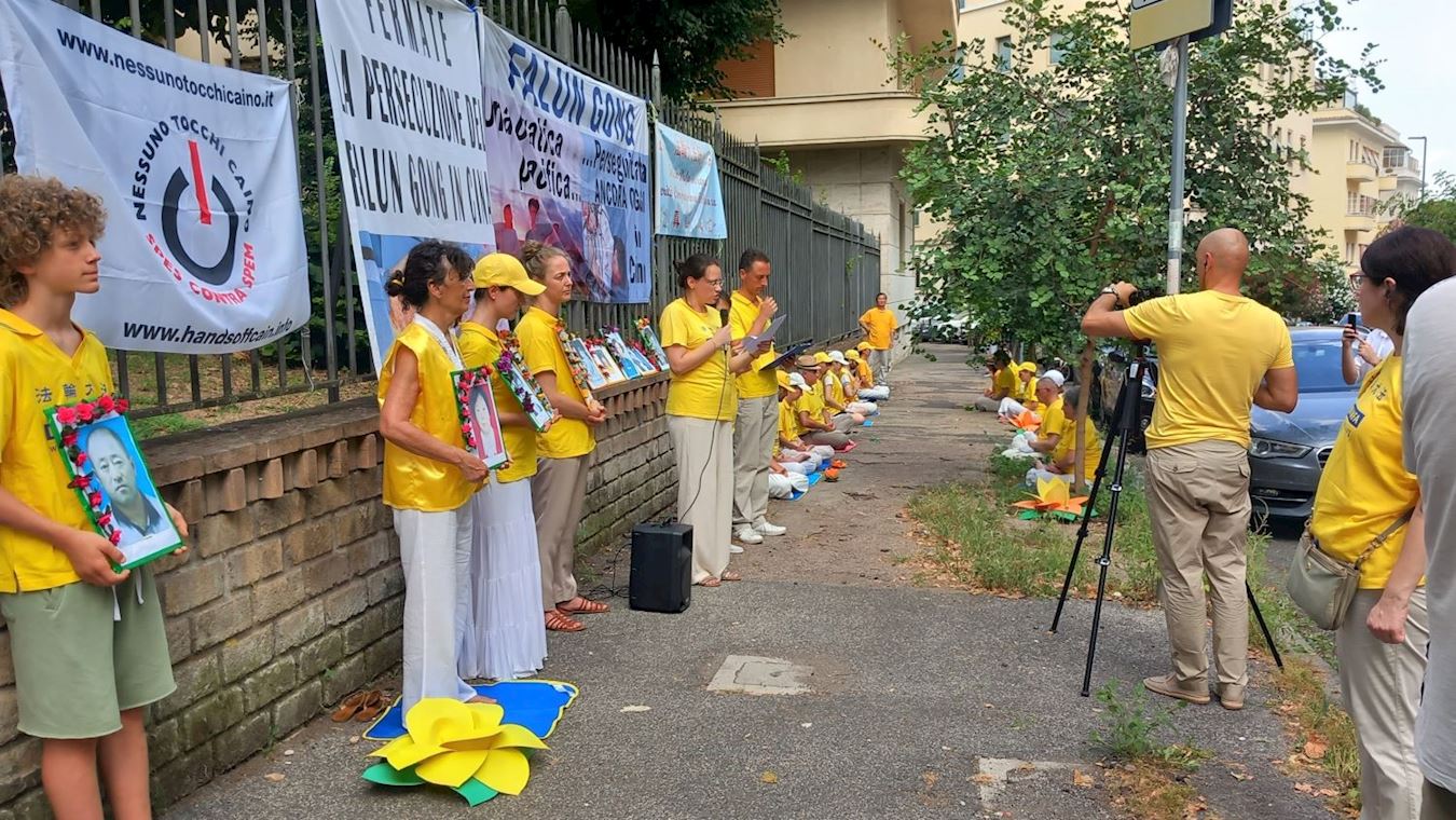 '图1:二零二三年七月二十一日,法轮功学员在罗马中共大使馆外举行和平抗议活动。'