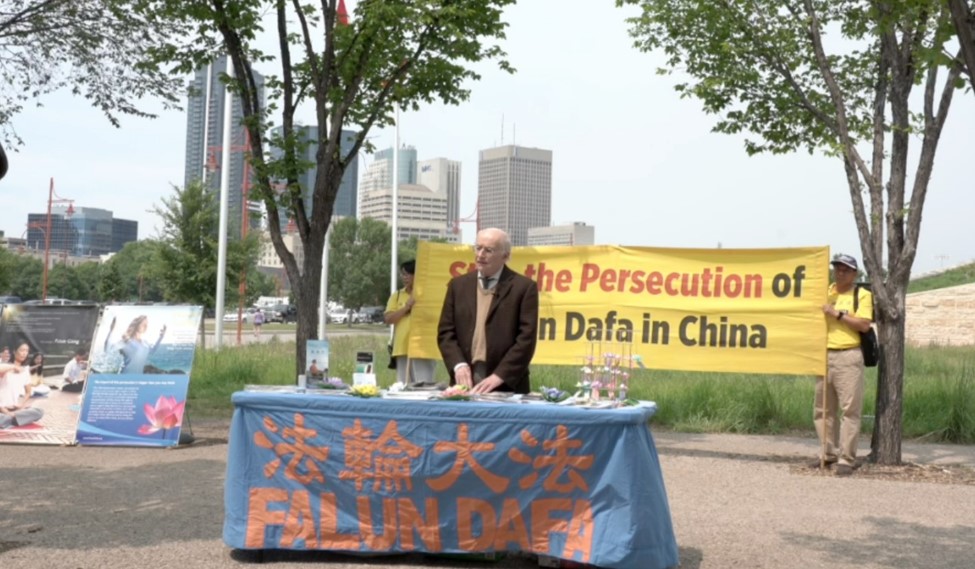 图2:加拿大著名国际人权律师麦塔斯于七月八日,在法轮功反迫害二十四周年纪念活动上演讲。