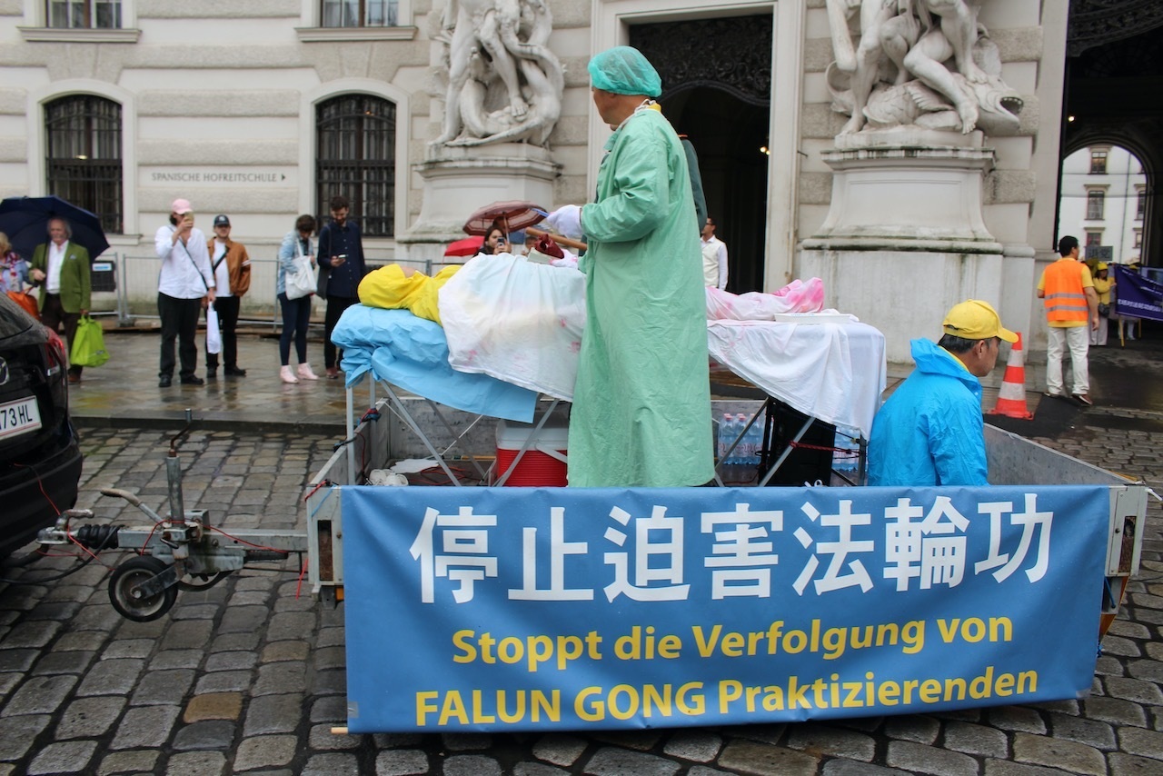 图6:法轮功学员揭露中共活摘器官的罪恶