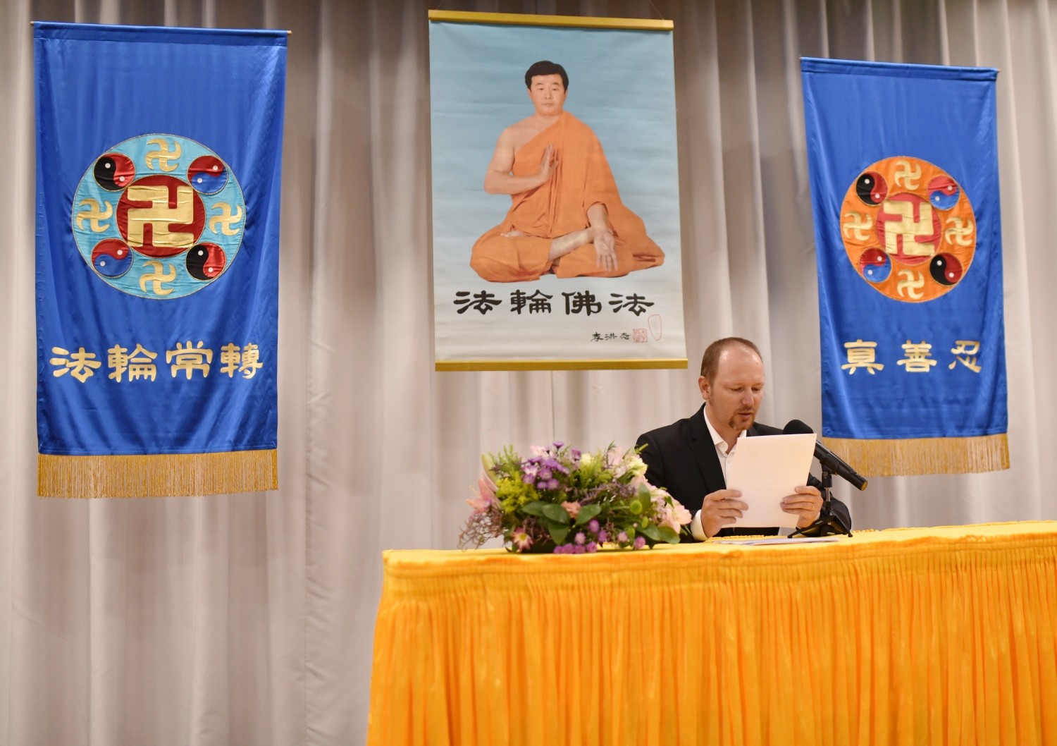 图1~2:捷克—斯洛伐克召开法轮大法修炼心得交流会。