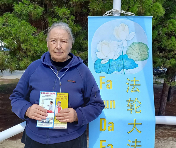 图5:三个月前,宫琪塔开始学炼法轮功,她分享道炼功之后她的睡眠质量变好而且感到精力充沛。