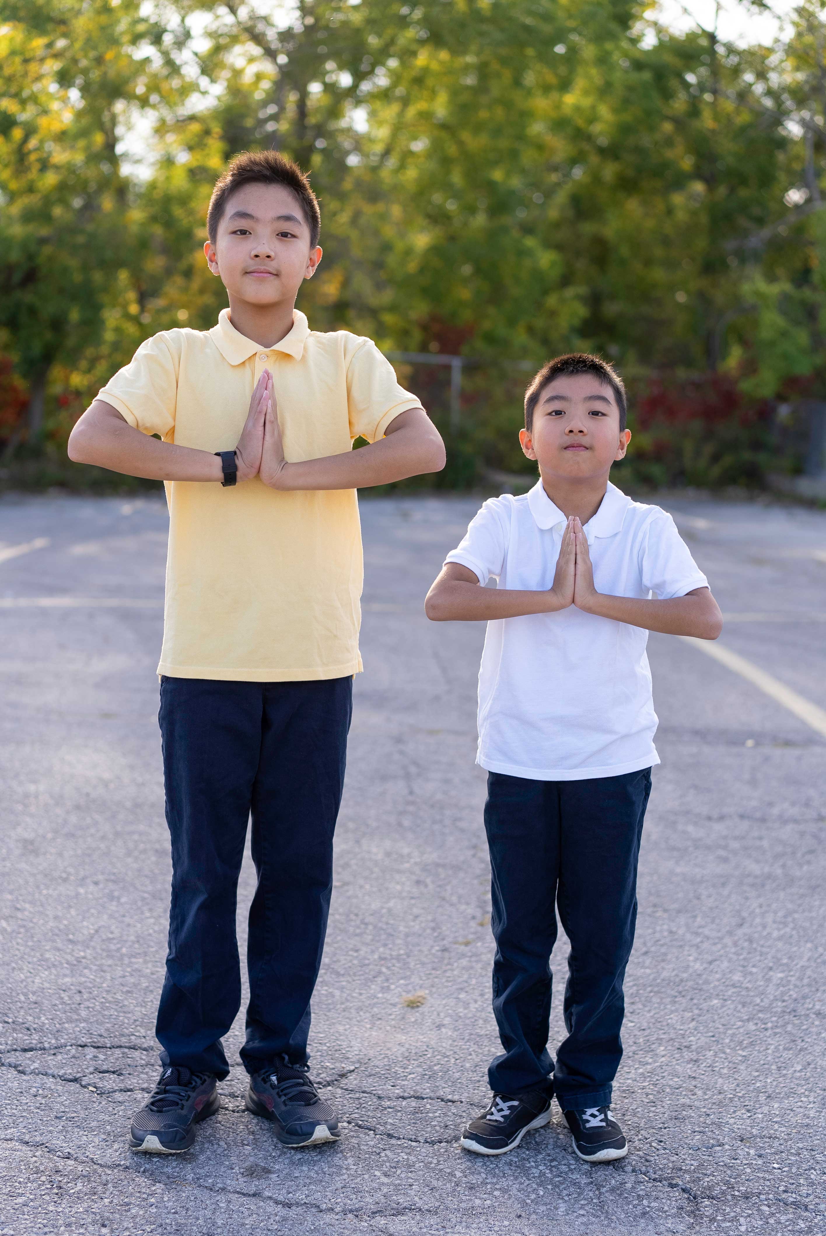 图3:小弟子舟舟(左)和轩轩(右)恭祝师父中秋快乐!