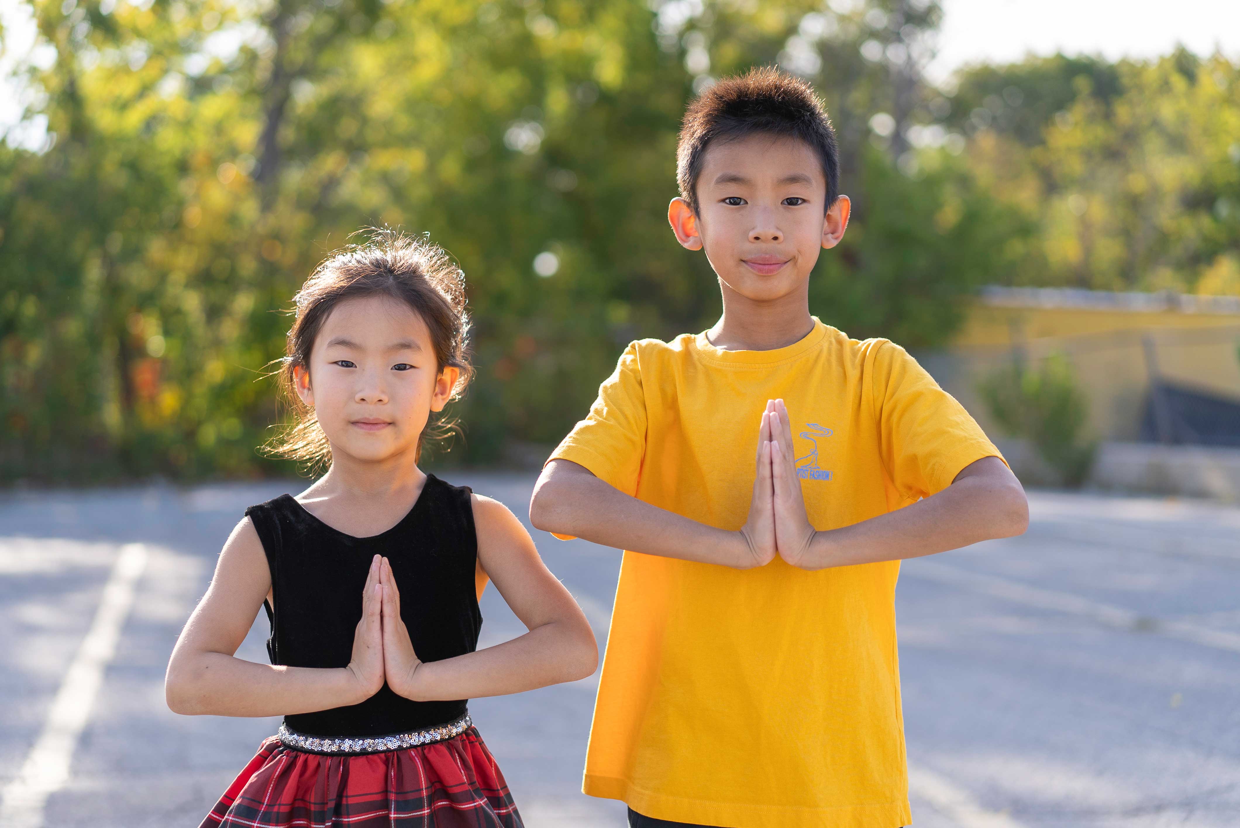 图4:小弟子郝小艺和郝大卫恭祝师父中秋快乐!