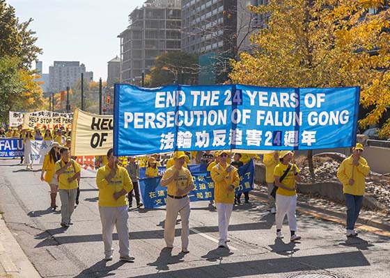 多伦多市区游行 呼吁停止迫害法轮功