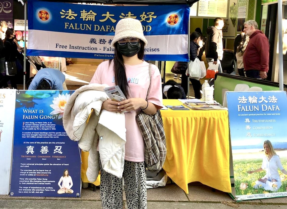 图5:来自泰国的丽婷觉得法轮功的功法很优美祥和。