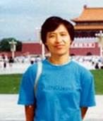 '去北京上访,在天安门广场留影'