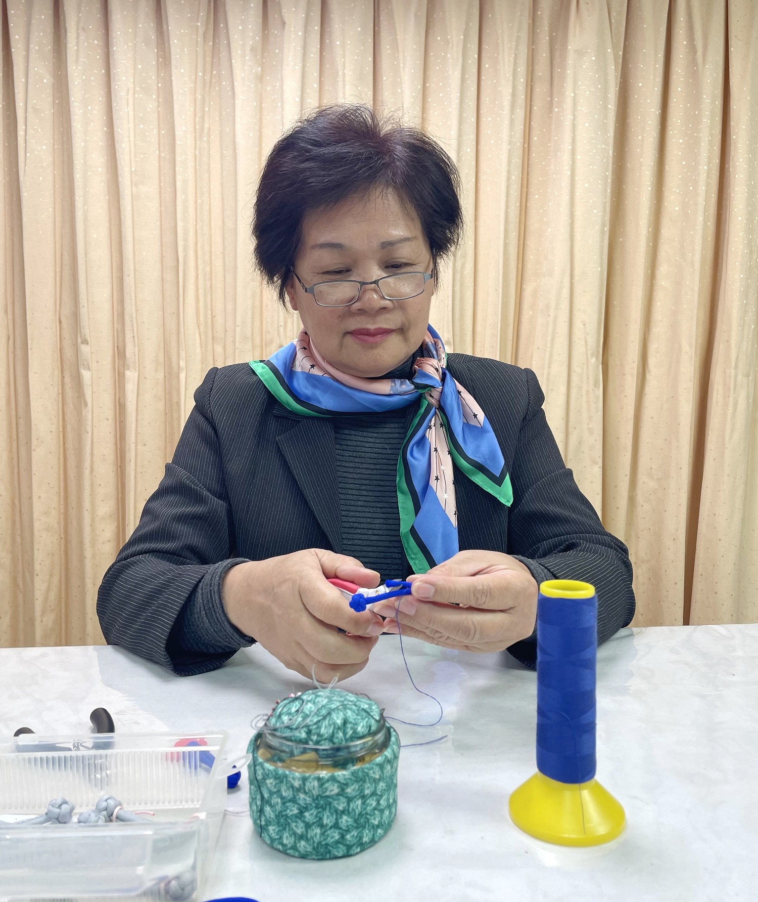 图2:丽美体认到,一针一线都蕴藏着传统文化的做人之理与汉服之美。