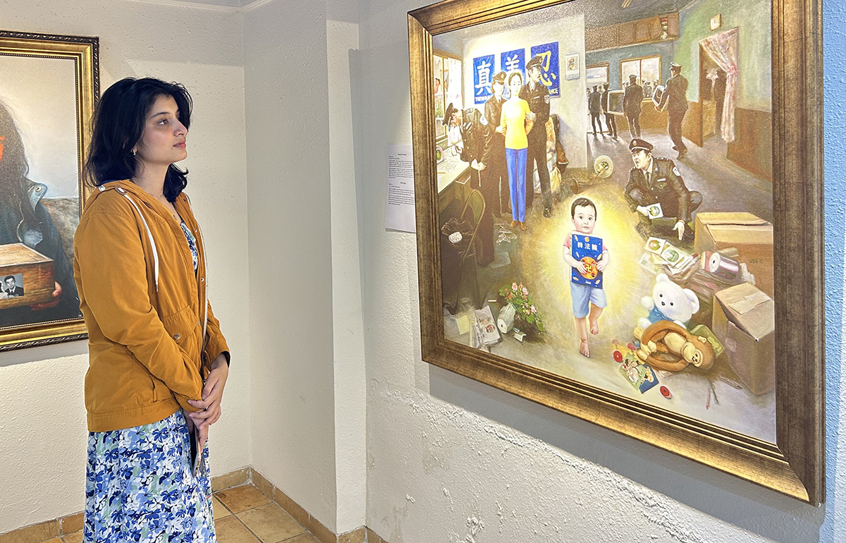 图21:艺术家 萨埃参观了展览,她表示自己受到真正艺术的启发。