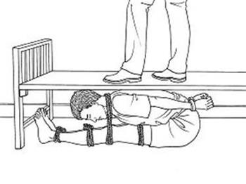 '中共酷刑示意图:压床板'