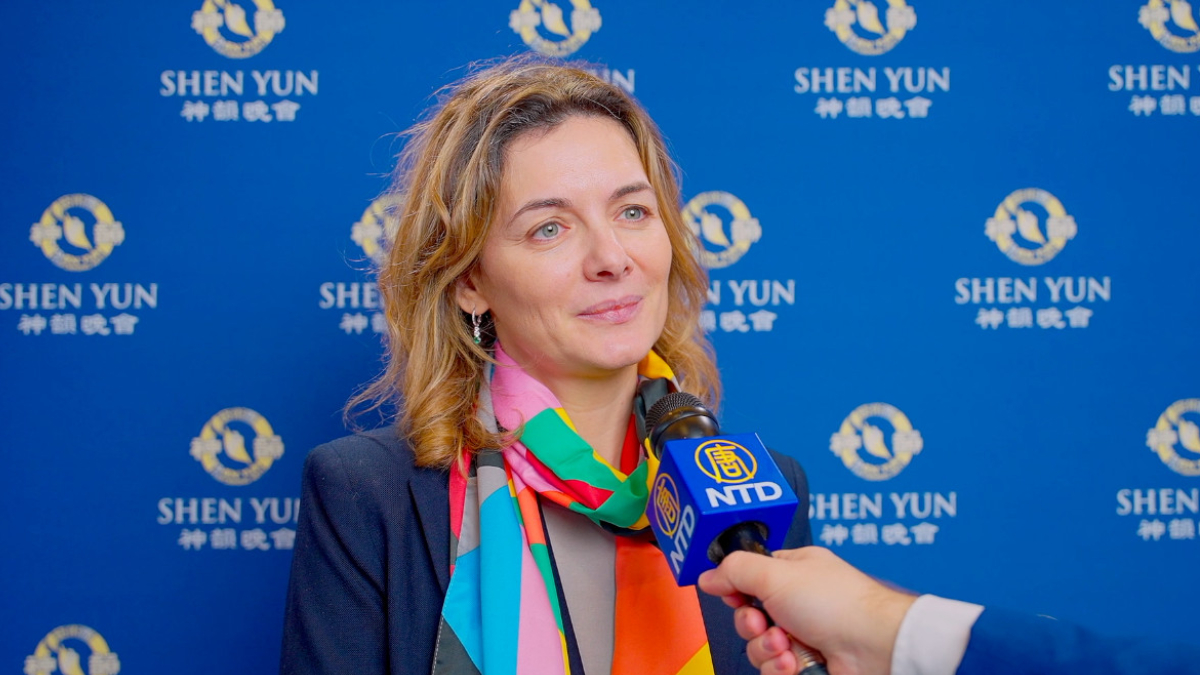 图8:国际葡萄酒专家马里内拉·阿黛林(Marinela Ardelean)对于神韵以卓越非凡的艺术形式向世界分享中国传统文化感到十分钦佩。(新唐人)