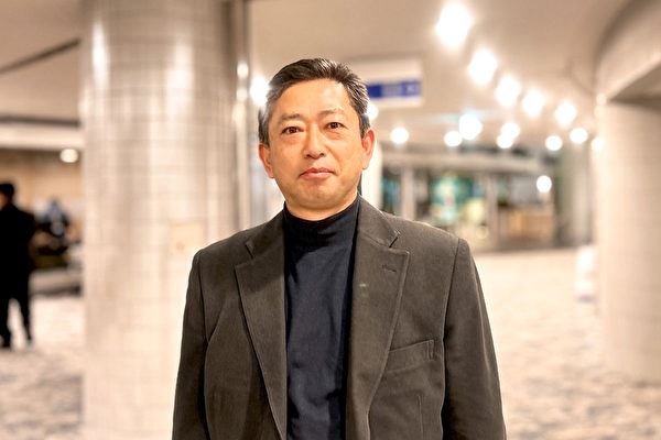 '图10:二零二四年一月六日晚,小学校长太田。M(Ohta M)在埼玉市大宫索尼克城观看演出。(大纪元)'