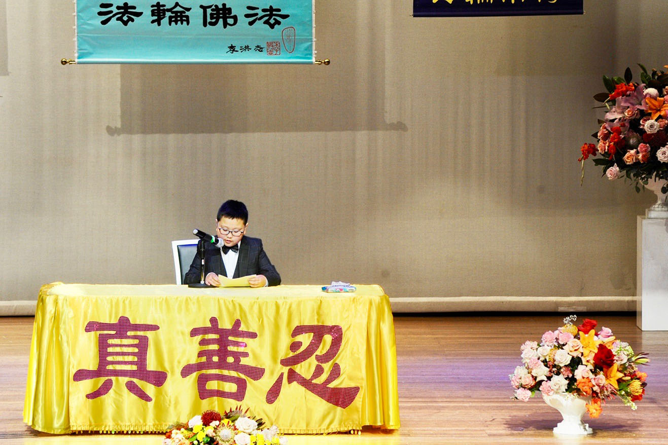 图3~9:法轮功学员在法会上发言