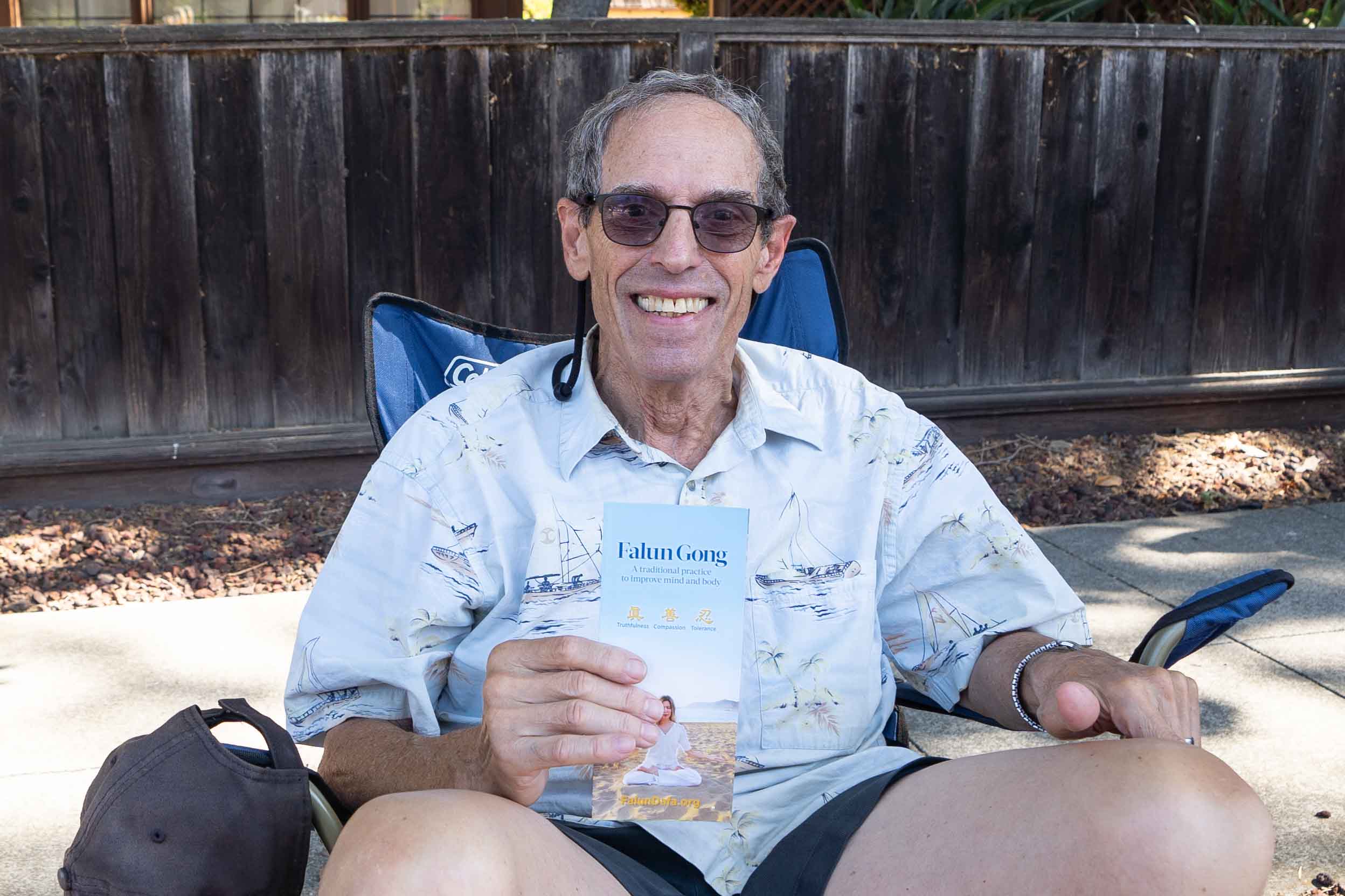 图11:意大利裔美国人莱皮安表示,他支持法轮功。