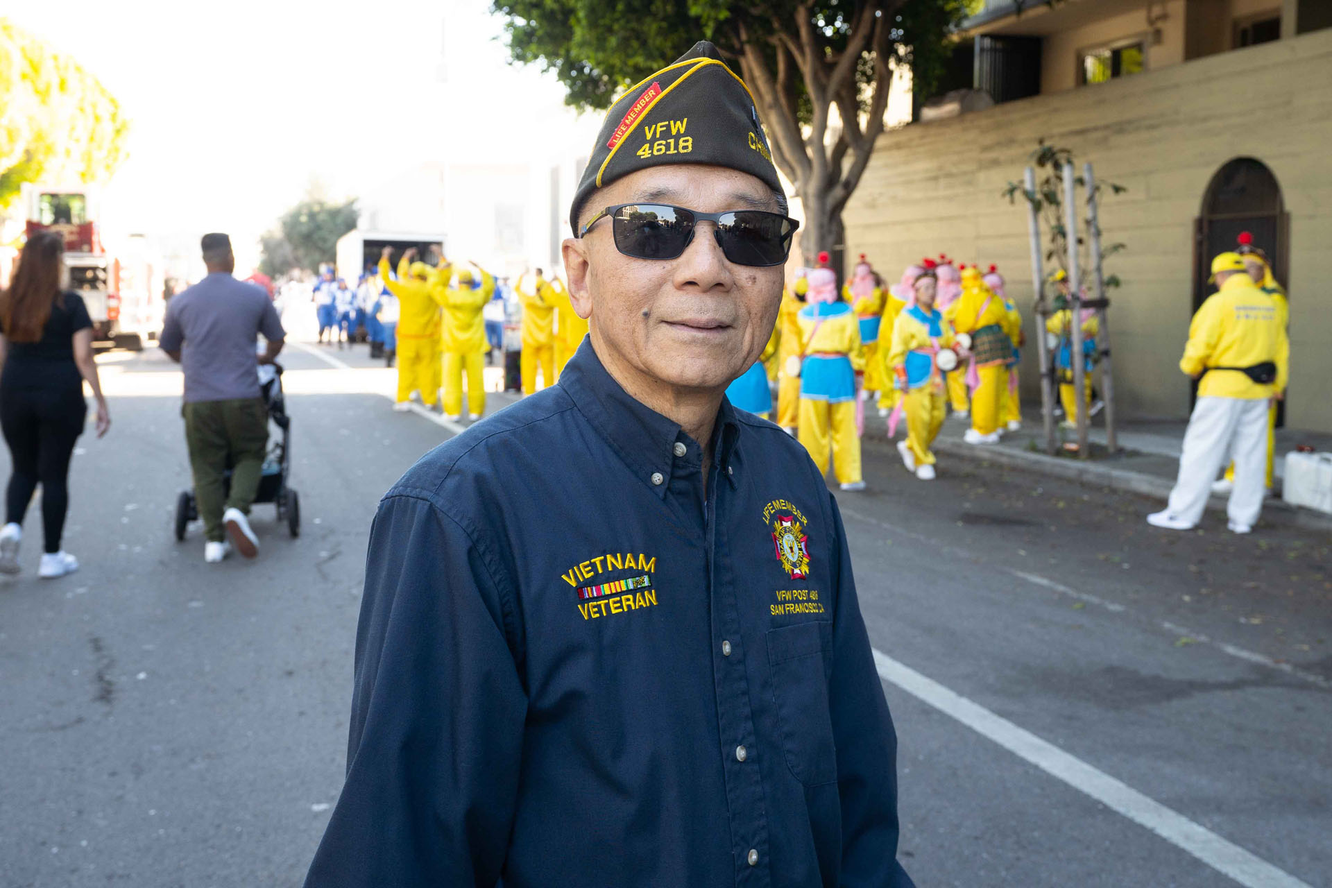 图13:祖籍广东的越战老兵方先生(Bill Fong)支持法轮功