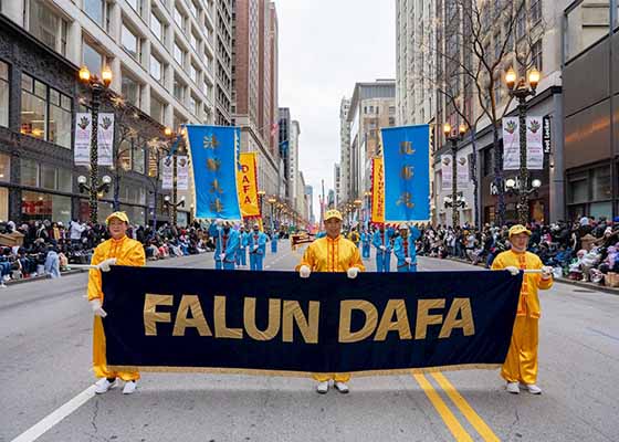 芝加哥感恩节游行 法轮功队伍展风采