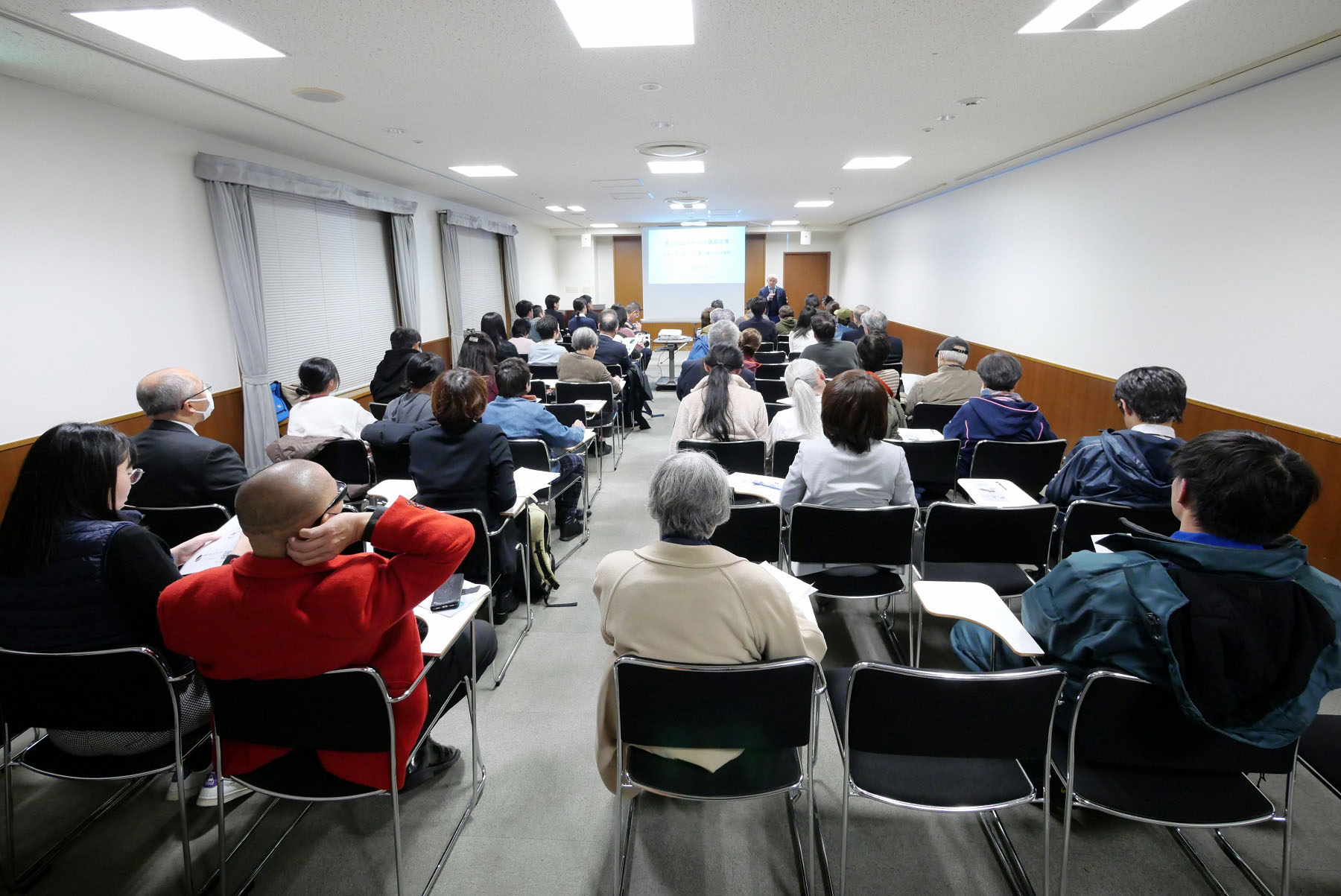 图2:福冈市讨论会会场。
